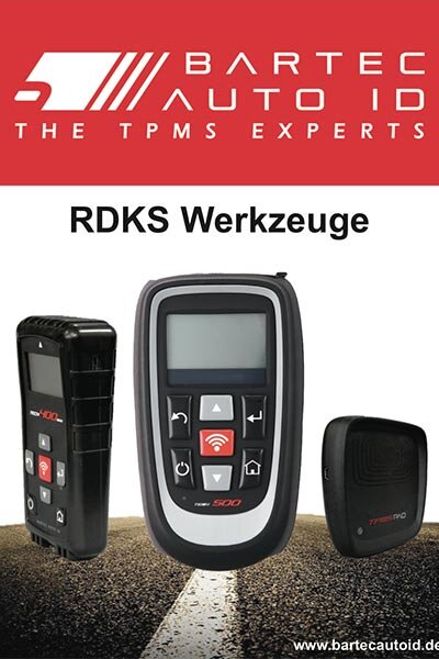 Das Bild zeigt ein Bartec-RDKS-Diagnosegerät mit Farbdisplay, Steuerkreuz, Funktionstasten und Anschlusskabeln, aufgestellt auf einer weißen Fläche.