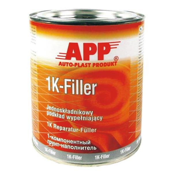 Auf dem Bild ist eine runde, metallene Dose mit Deckel zu sehen, auf deren Vorderseite in großen weißen Buchstaben 1K-Filler steht. Darüber ist in Rot das Logo APP und der Schriftzug AUTO-PLAST PRODUKT zu lesen. Darunter befinden sich mehrsprachige Beschreibungen des Produkts. Das Design ist überwiegend in orange-roten Farbtönen gehalten, mit weißen und gelben Akzenten und einem Wirbelmuster im Hintergrund. Am unteren Rand der Dose steht mehrfach 1K-Filler.