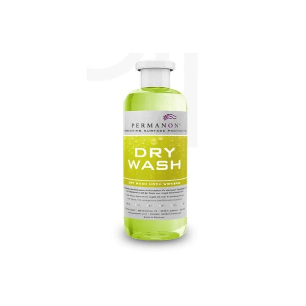 Eine transparente Kunststoffflasche mit gelb-grüner Flüssigkeit und weißem Verschluss steht aufrecht. Auf dem Etikett steht oben „PERMANON ENGINEERING SURFACE PROTECTION“, darunter groß „DRY WASH“. Weiter unten befindet sich ein kurzer Beschreibungstext mit Produktinformationen auf Deutsch.