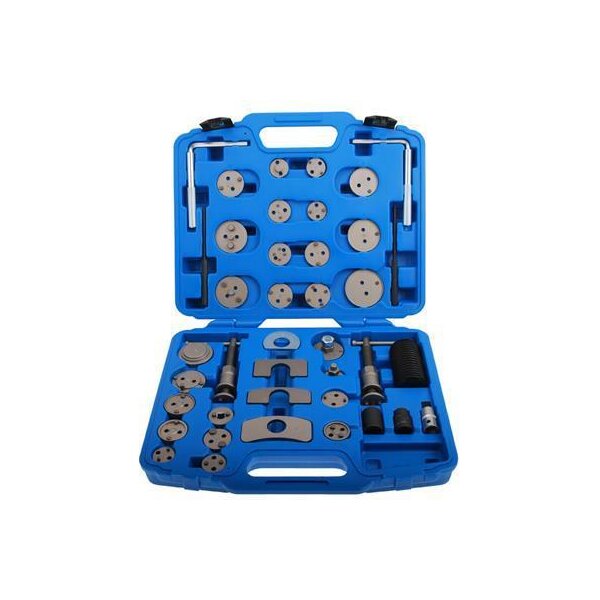 Das Bild zeigt einen geöffneten blauen Kunststoffkoffer mit vielen verschiedenen, silbernen Metallteilen unterschiedlicher Größe und Form, die ordentlich in angepasste Fächer eingeordnet sind; die meisten Teile sind rund mit Löchern, einige sind länglich, andere haben spezielle Formen, es handelt sich um ein Werkzeugset für Kfz-Arbeiten.