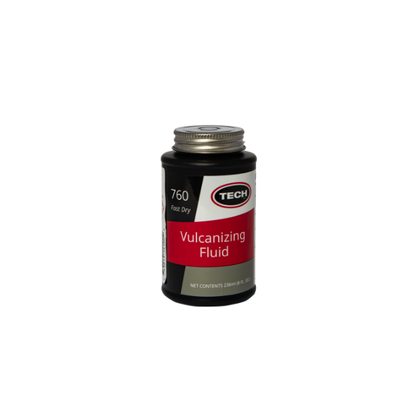 Das Bild zeigt eine schwarze Flasche mit silbernem Schraubdeckel. Auf dem Etikett steht in weißer Schrift auf rotem Hintergrund Vulcanizing Fluid. Oben auf dem Etikett steht das Logo TECH, daneben 760 Fast Dry. Unten steht NET CONTENTS 236 ml (8 FL OZ).