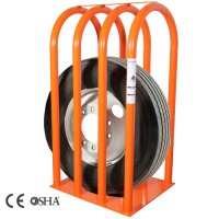 Das Bild zeigt ein großes, vertikal stehendes...