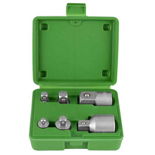 Das Bild zeigt eine offene grüne Kunststoffbox, in der sechs silberfarbene Adapter oder Steckaufsätze ordentlich eingelegt sind, die vermutlich für Werkzeuge wie Ratschen oder Steckschlüssel verwendet werden.