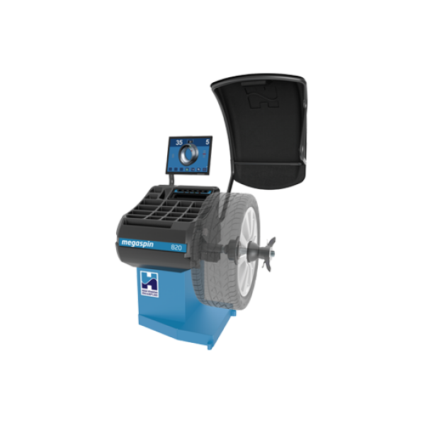 Das Bild zeigt eine blaue Auswuchtmaschine für Autoreifen mit der Bezeichnung megaspin 820, an der ein Autoreifen befestigt ist; darüber befindet sich ein hochgeklappter, schwarzer Schutzdeckel und auf der Maschine ist ein digitales Display mit Zahlen zu sehen.