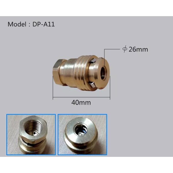 Das Bild zeigt ein metallisches, zylinderförmiges Bauteil mit den Maßen 40 Millimeter Länge und 26 Millimeter Durchmesser, Modellbezeichnung DP-A11. Das Bauteil hat außen Rillen sowie Aussparungen an einer Seite und ein Gewinde an der anderen Seite. Im unteren Bereich des Bildes gibt es zwei kleine Detailaufnahmen: links ist das Bauteil schräg von oben zu sehen, wobei das Innengewinde klar erkennbar ist, rechts ist eine Draufsicht auf die andere Seite mit einer zentralen Öffnung abgebildet. Der Hintergrund ist grau, die Detailbilder sind durch blaue Rahmen hervorgehoben.