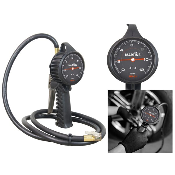 Das Bild zeigt ein analoges Reifendruckmessgerät mit schwarzem Gehäuse, einem großen runden Manometer mit der Aufschrift MARTINS, einem schwarzen Schlauch mit Metallanschluss und einem ergonomischen Handgriff; rechts oben ist eine Nahaufnahme des Manometers zu sehen, rechts unten wird das Gerät von einer behandschuhten Hand am Autoreifen verwendet.