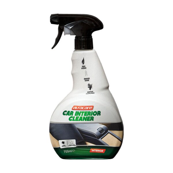 Auf dem Bild ist eine weiße Sprühflasche mit schwarzem Sprühkopf abgebildet. Auf dem Etikett steht in grüner und roter Schrift „alfacare CAR INTERIOR CLEANER“. Darunter befindet sich ein Bild eines Autoinnenraums. Oberhalb des Schriftzugs sind Symbole und Hinweise zu sehen: „FRESH INTERIOR“, „REMOVES ODORS“ und „SANITARY CLEANLINESS“. Unten steht „700 ml“, „INTERIOR“ und weitere Symbole.