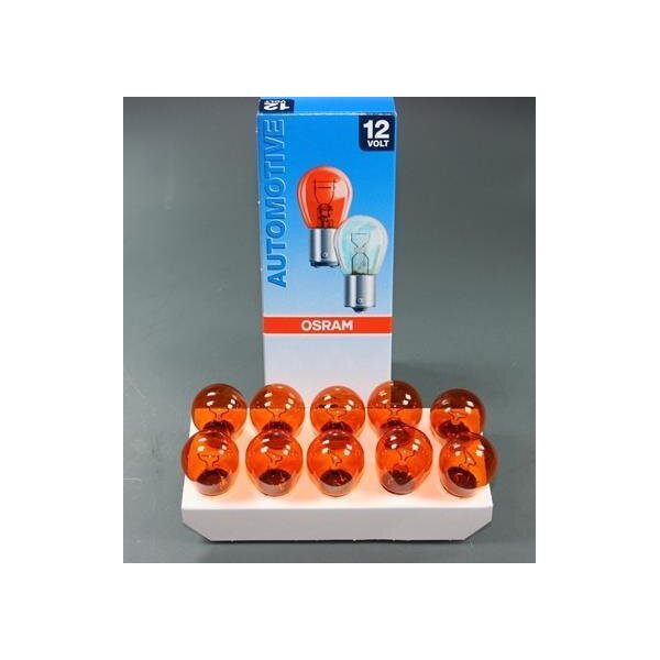 Das Bild zeigt eine Verpackung mit Automobil-Glühlampen der Marke OSRAM. Auf der Verpackung steht AUTOMOTIVE und 12 VOLT. Es sind zwei Glühbirnen abgebildet, eine in Rot und eine in Weiß. Vor der Verpackung sind zehn orangene Glühbirnen auf einem weißen Halter aufgereiht. Die Glühbirnen haben eine runde Form und sind für den Einsatz in Fahrzeugen gedacht.
