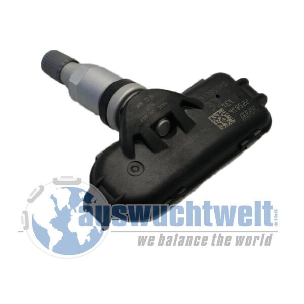 Das Bild zeigt einen Reifendrucksensor mit Metallventil, der schräg von oben fotografiert ist. Der Sensor ist überwiegend schwarz mit einem silbernen Ventil, auf dem Gehäuse sind feine technische Beschriftungen und ein QR-Code zu sehen. Im unteren Bereich des Bildes befindet sich ein halbtransparenter Schriftzug mit einem stilisierten Globus sowie der Text „auswuchtwelt we balance the world“.