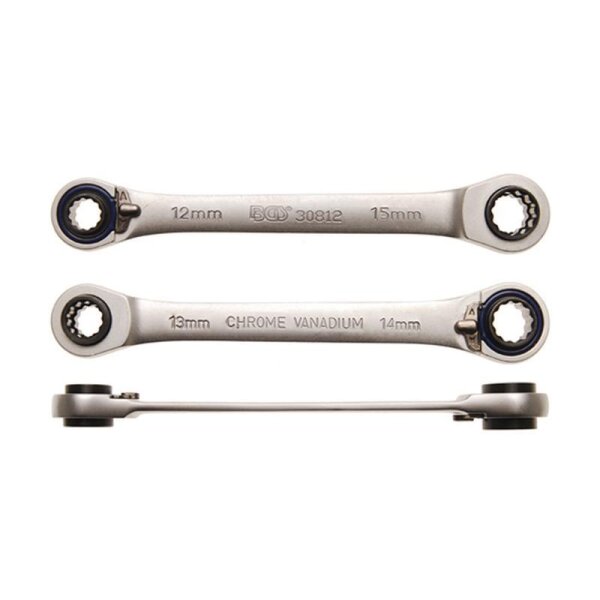Das Bild zeigt zwei silberne Ratschenringschlüssel aus Metall, jeweils mit unterschiedlich großen Maulöffnungen an den Enden; auf dem oberen Schlüssel stehen die Größen 12 mm und 15 mm, auf dem unteren die Größen 13 mm und 14 mm sowie die Aufschrift CHROME VANADIUM; darunter eine seitliche Ansicht der beiden Schlüssel, die ihre flache Form zeigt.