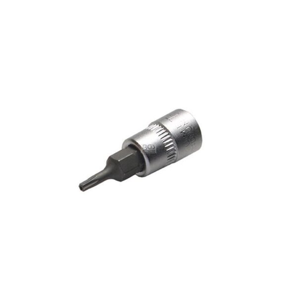 Das Bild zeigt einen silberfarbenen Werkzeugaufsatz, einen sogenannten Bit-Steckschlüssel. Der Aufsatz hat vorne eine schwarze sternförmige (Torx) Spitze und hinten eine metallene zylindrische Aufnahme für eine Ratsche oder Verlängerung. Das Werkzeug wirkt aus Metall und ist sauber verarbeitet.