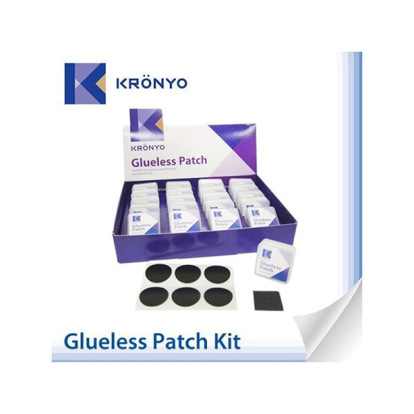 Das Bild zeigt ein Produkt namens KRÖNYO Glueless Patch Kit. Es handelt sich um ein Set zur Reifenreparatur ohne Klebstoff. In einer offenen, lila-weißen Schachtel stehen mehrere kleine rechteckige Päckchen mit der Aufschrift Glueless Patch, davor sind ein Blatt mit sechs runden, schwarzen Flicken und ein kleines, schwarzes rechteckiges Stück (vermutlich Schleifpapier) zu sehen. Oben links befindet sich das KRÖNYO-Logo, unten steht der Schriftzug Glueless Patch Kit.