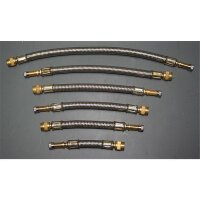 Das Bild zeigt sechs flexible Metallarmaturen...